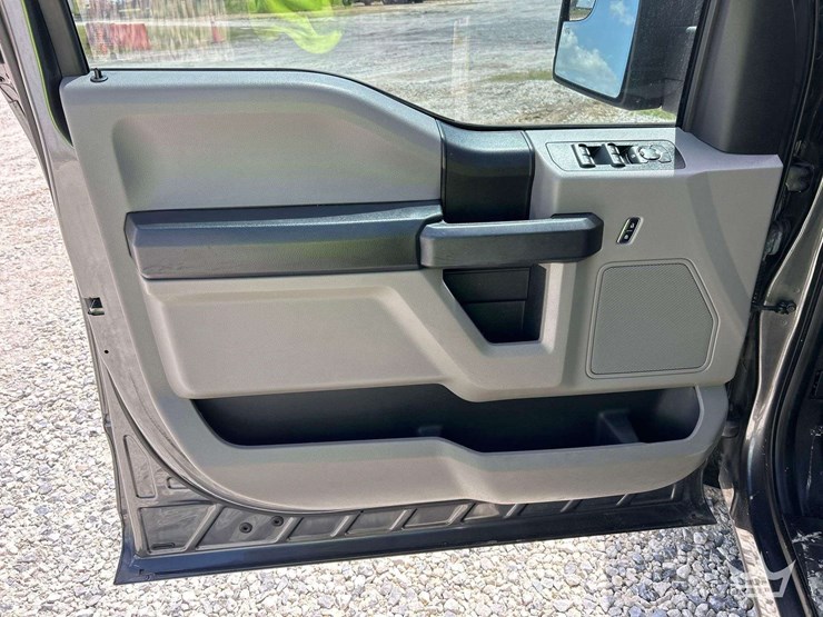 2017-ford-f150-image-15