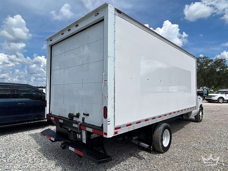 2019-ford-e350-image-3