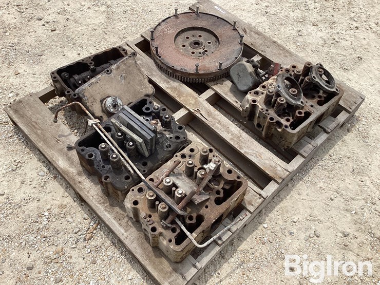 cummins-big-cam-heads,-15.5"-fly-wheel,-cab-jack,-rocker-box-w/-cover-image-5