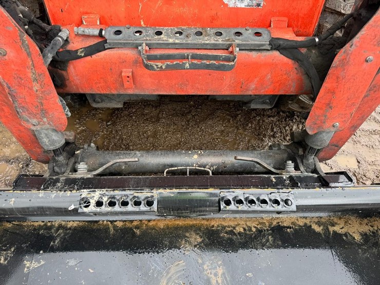 2016-kubota-ssv75-image-11