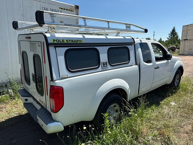 #1389-•-2017-nissan-pickup-truck-image-5