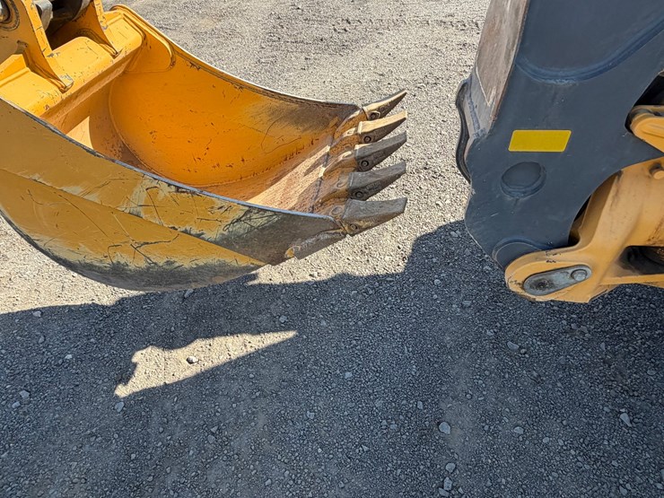 2017-deere-410l-image-38