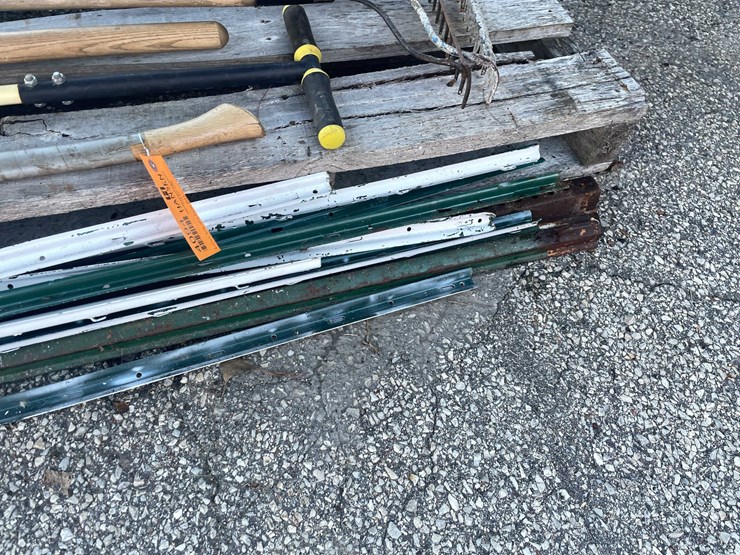 #4094-•-garden-tools-and-fence-posts-(04)-image-6