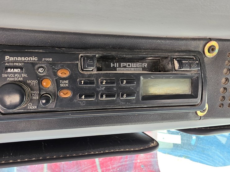 1997-freightliner-fl70-image-70