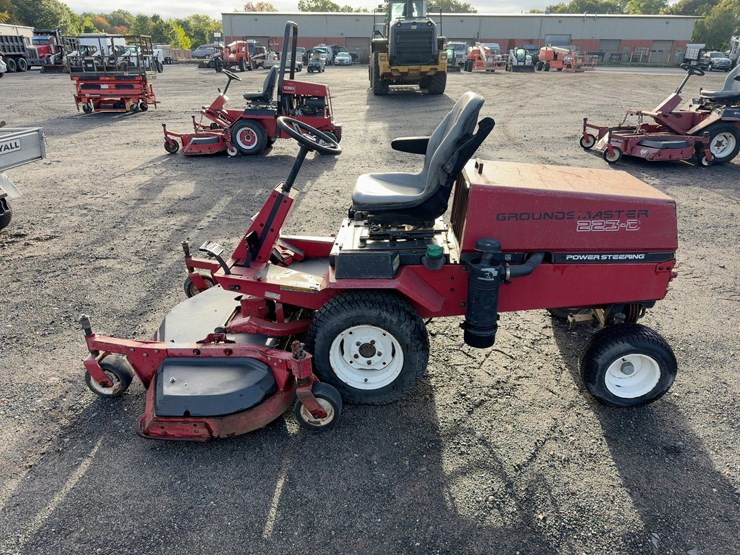 toro-groundsmaster-223-d-rotary-mower-image-2