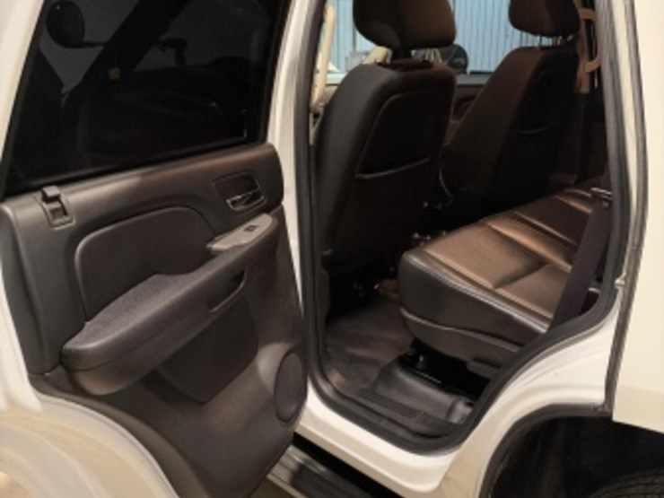 2014-chevrolet-tahoe-image-25