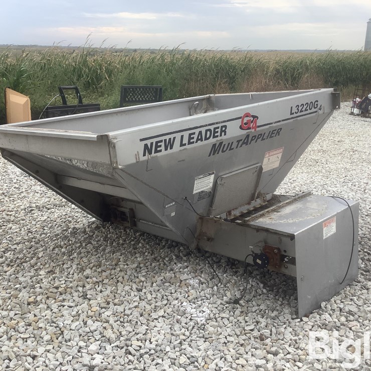 New Leader L3220G MultApplier Fertilizer Box