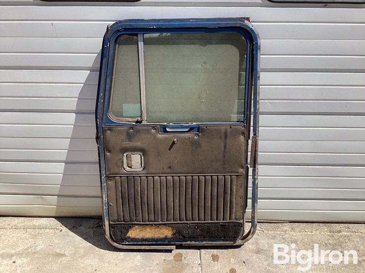 kenworth-front-passenger-side-bottom-latch-door-image-6