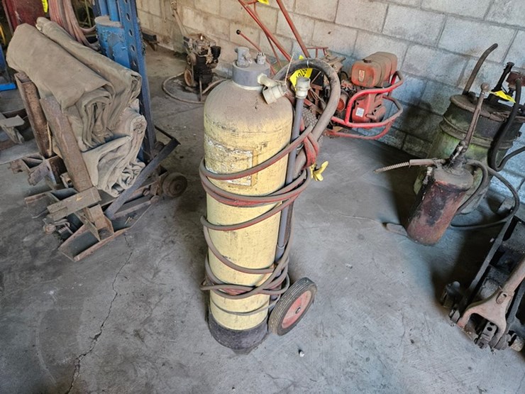 #8767-•-pressurized-tank-&-dolly-image-1