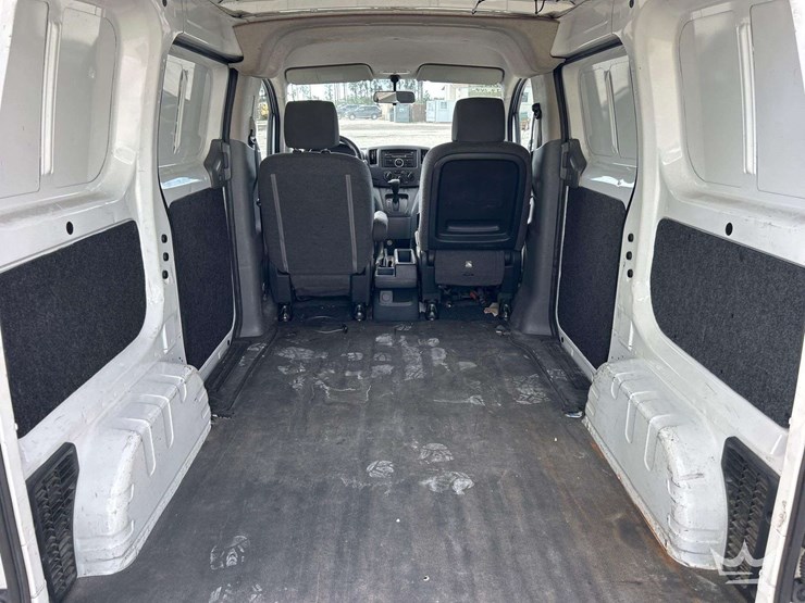2014-nissan-nv200-image-28