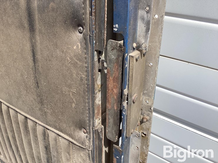 kenworth-front-passenger-side-bottom-latch-door-image-19