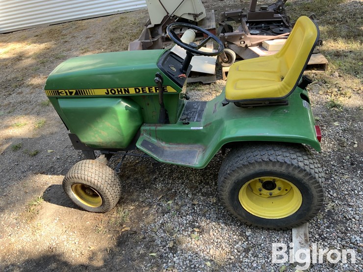 john-deere-317-image-8