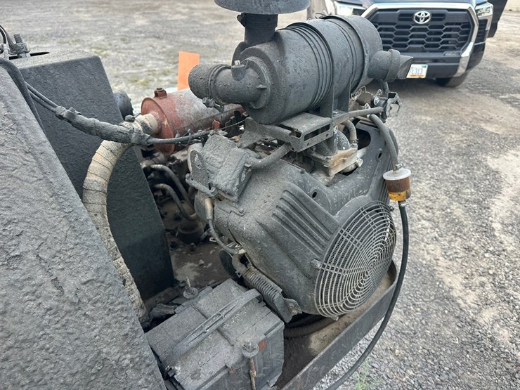 #2523-•-hot-mix-seal-coat-scm300r-hot-tar-wagon-image-11