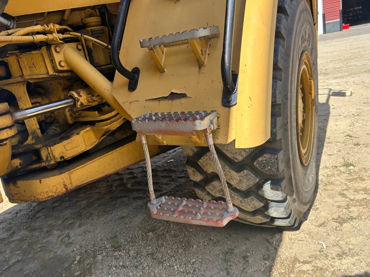 caterpillar-725-image-14