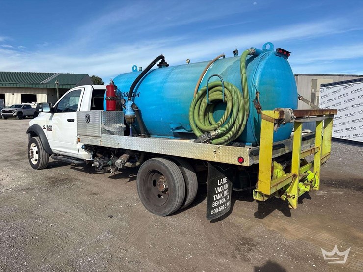 2015-ram-5500-septic-wet-vacuum-truck-image-4