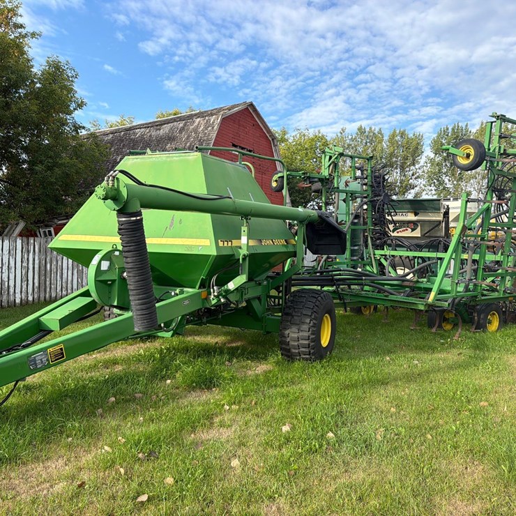 JOHN DEERE 777