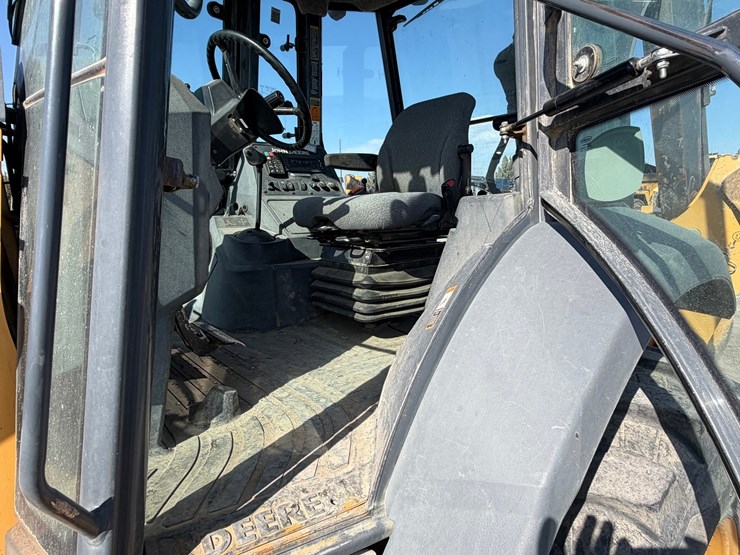 2017-deere-410l-image-65
