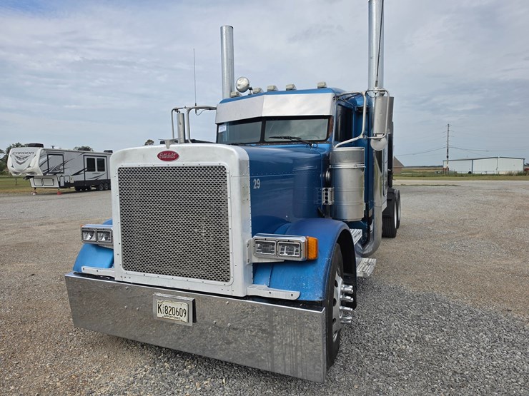 2005-peterbilt-379-image-1