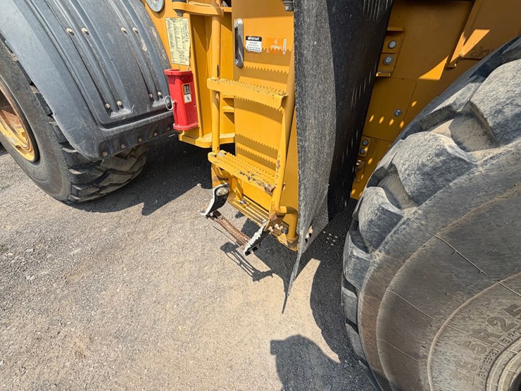 2019-deere-744k-image-62