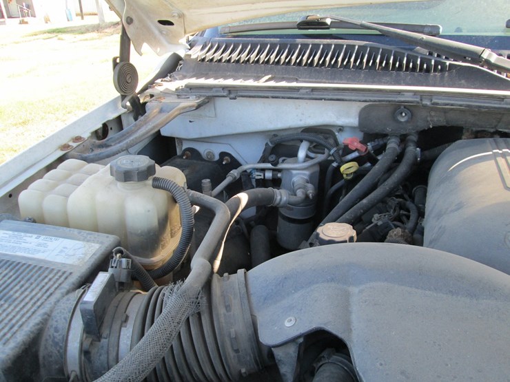 2004-chevrolet-tahoe-image-15