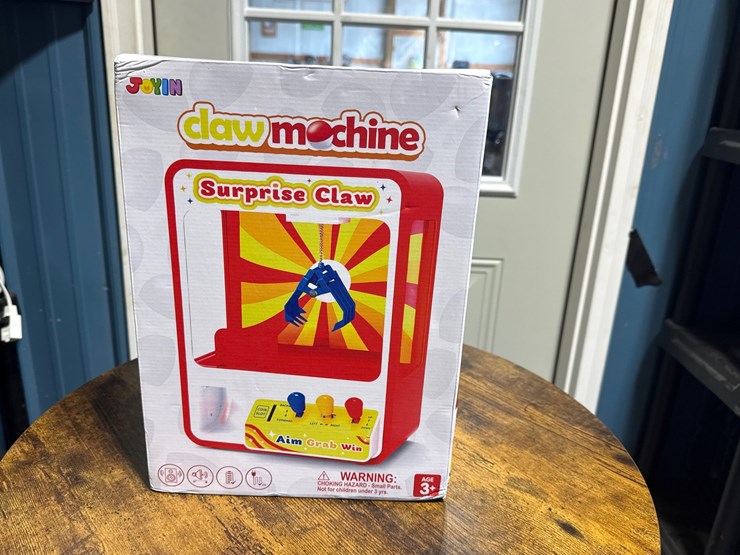 #1450-•-claw-machine-image-1