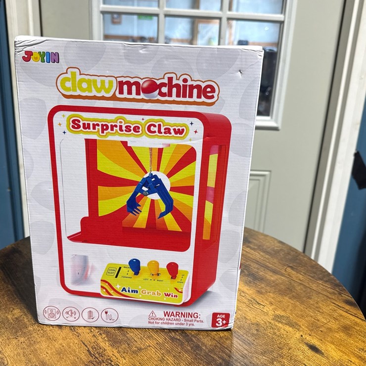 #1450 • Claw machine