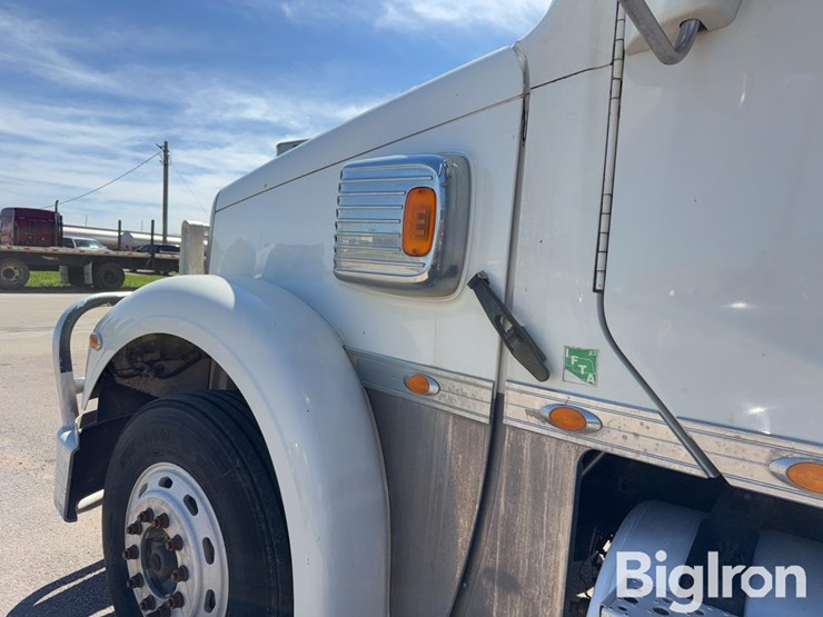 2013-freightliner-coronado-132-image-14