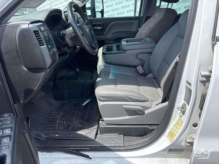 2018-chevrolet-silverado-3500-image-11