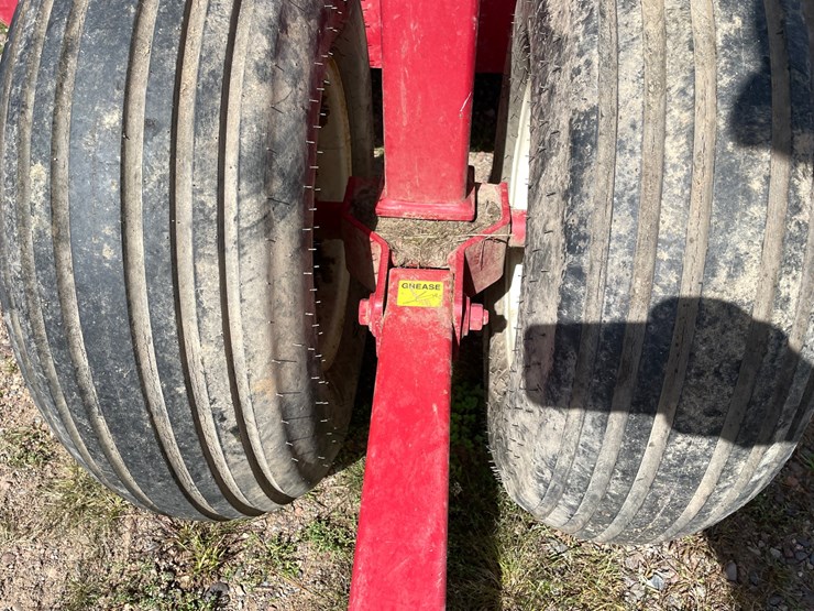 #1608-•-notch-24'-feeder-wagon-image-8