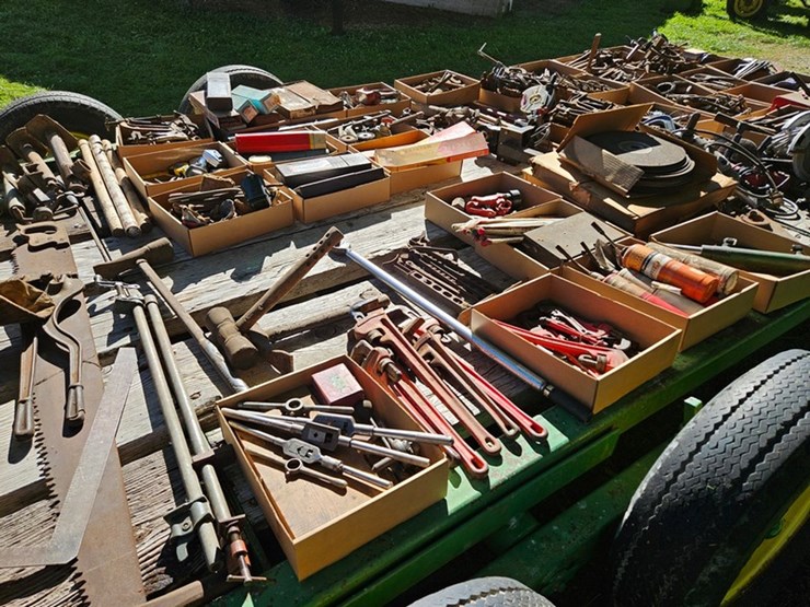#8000-•-live-on-the-ground-only-items-image-51