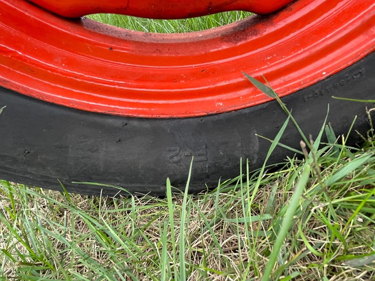 #1003-•-allis-chalmers-ib-tractor-image-30