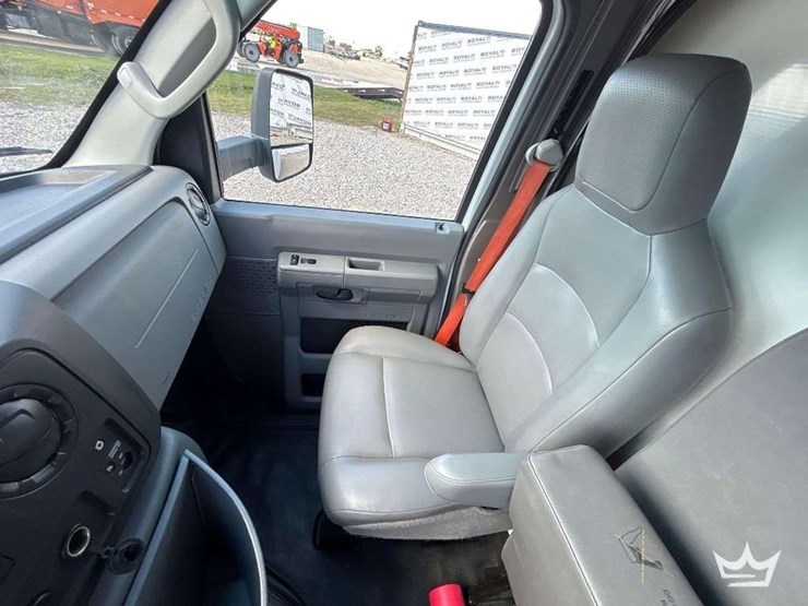2019-ford-e350-image-26