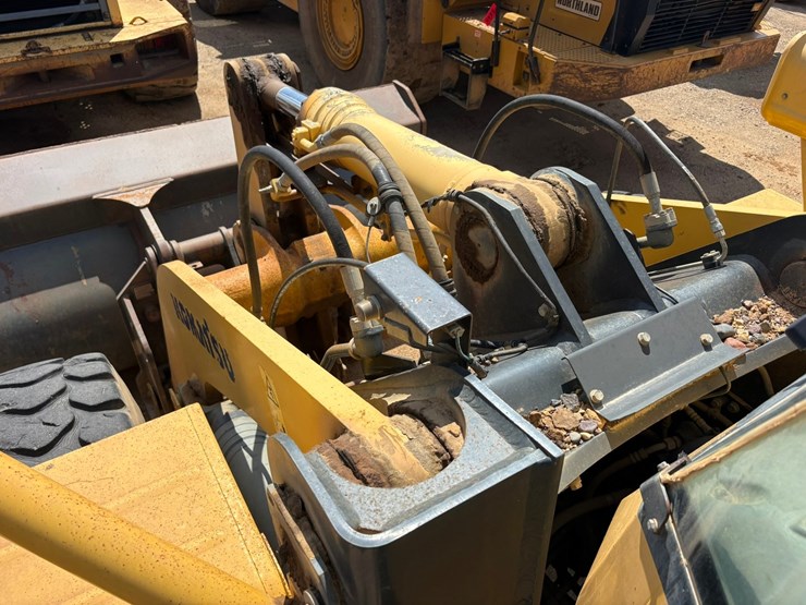 #3650-•-2011-komatsu-w380-6-wheel-loader-image-59