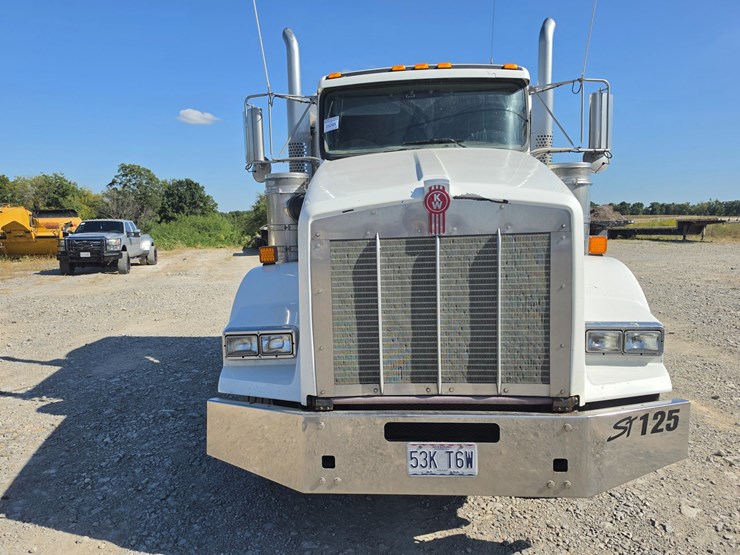 2018-kenworth-t800-image-36