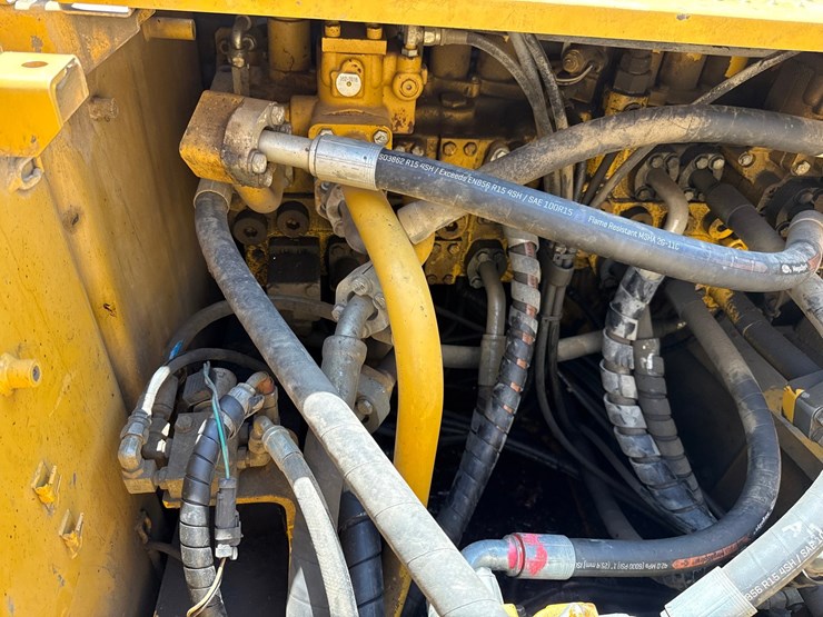 2012-caterpillar-c13-image-37