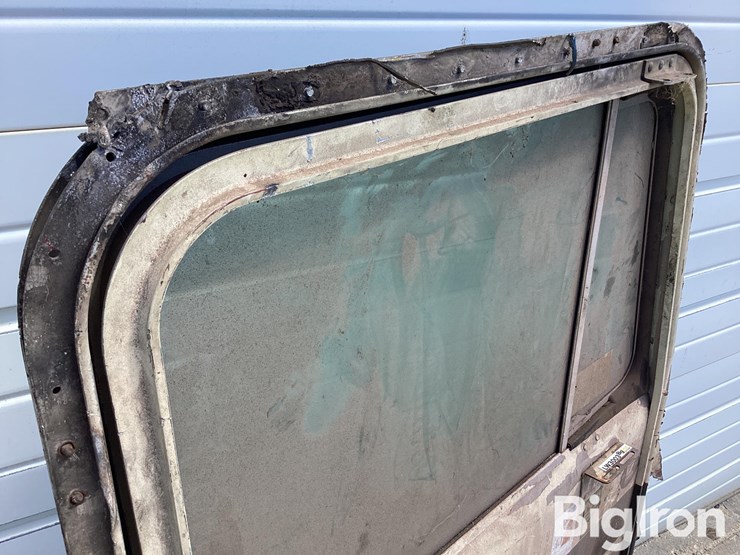 kenworth-front-passenger-side-bottom-latch-door-image-20