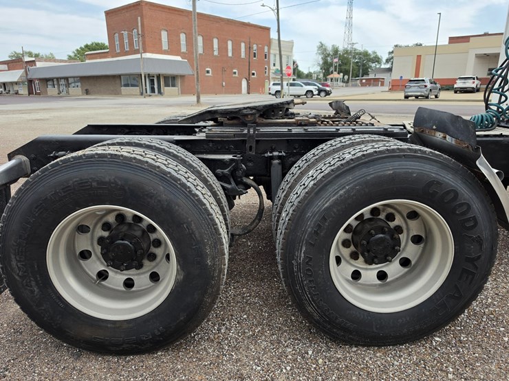 2007-kenworth-w900-image-110