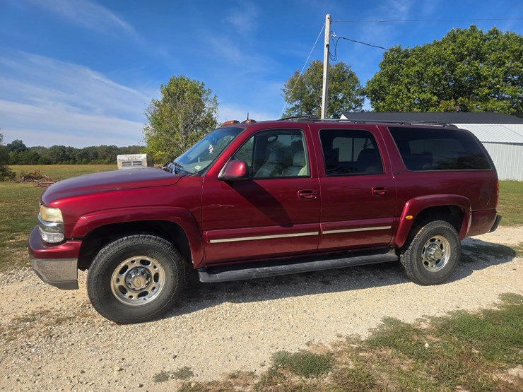 2003-chevrolet-suburban-image-4