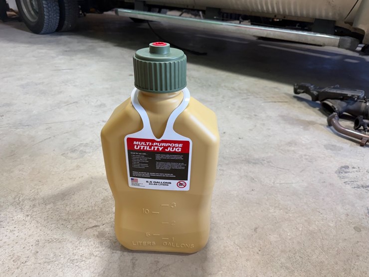 #2494-•-5.5-gallon-fuel-jug-image-1