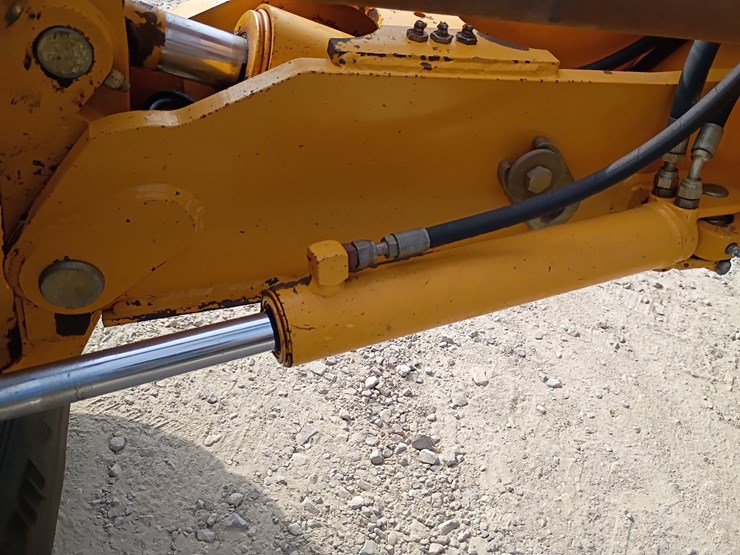 2008-deere-670d-image-30