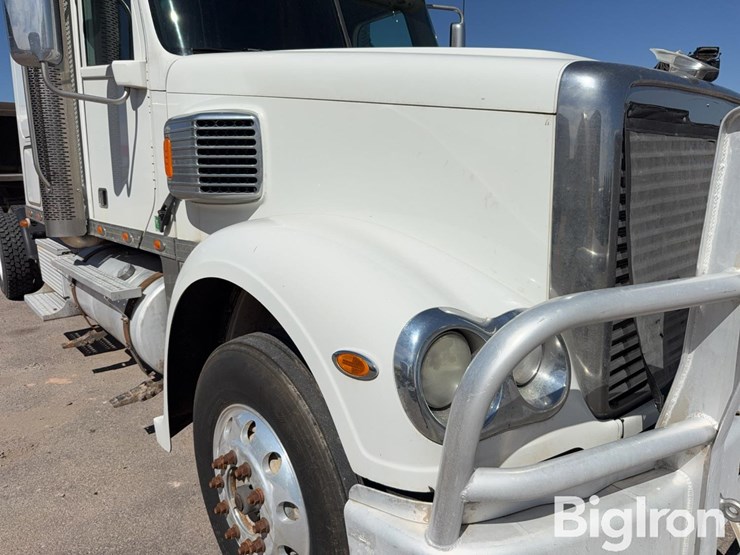 2013-freightliner-coronado-132-image-18