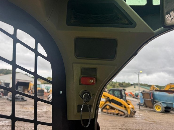 2020-caterpillar-249d-image-26