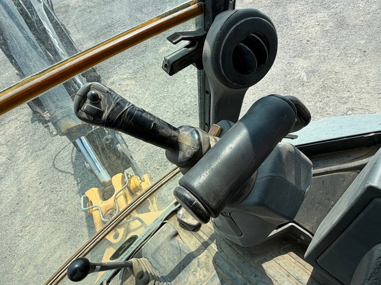 2016-deere-410l-image-74