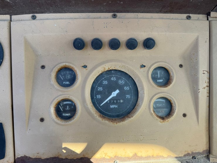 1983-ford-800-image-55
