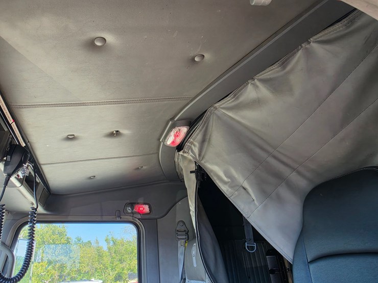 2018-kenworth-t800-image-63