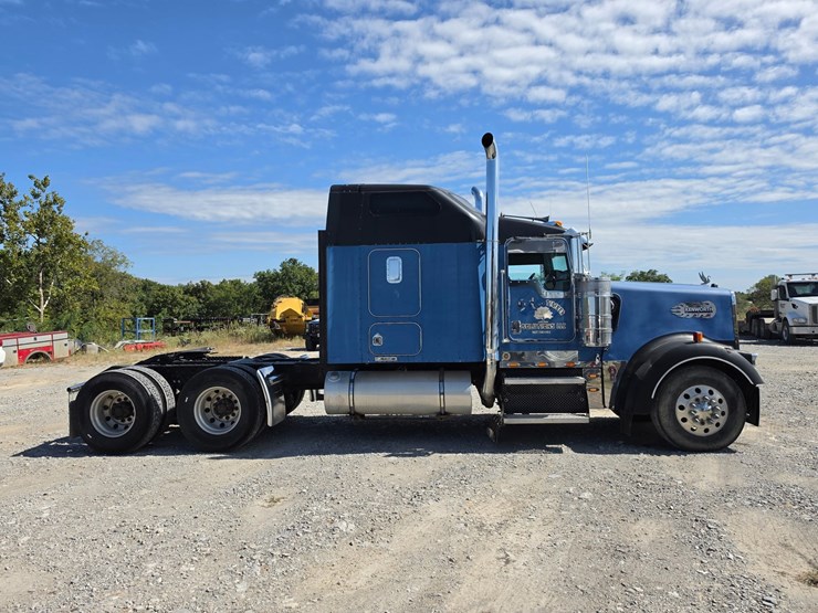 2003-kenworth-w900-image-25