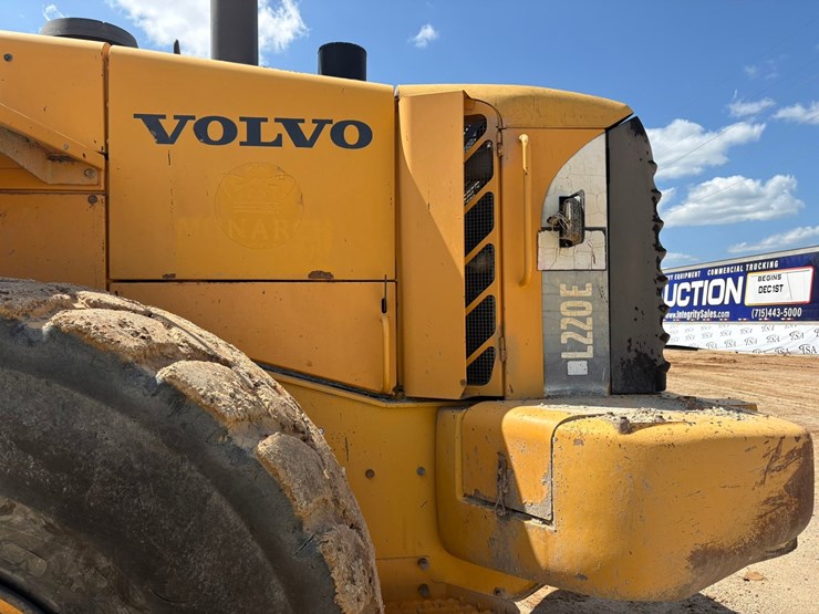 2004-volvo-l220e-image-11