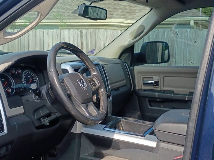 2012-dodge-3500-image-13