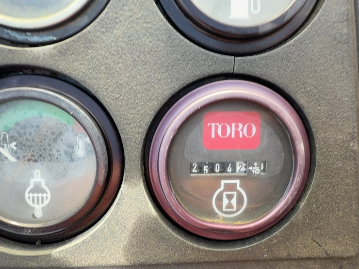 toro-groundsmaster-223-d-rotary-mower-image-16