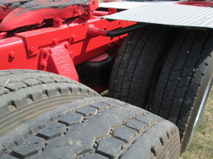 2006-peterbilt-389-image-13